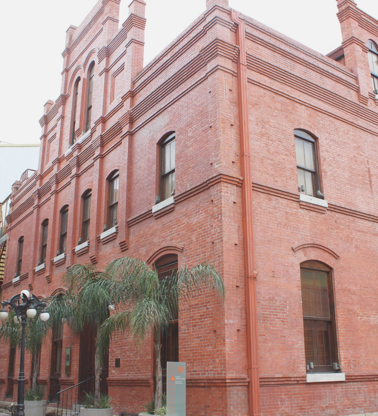 Foto exterior del Museo del Vidrio en Monterrey